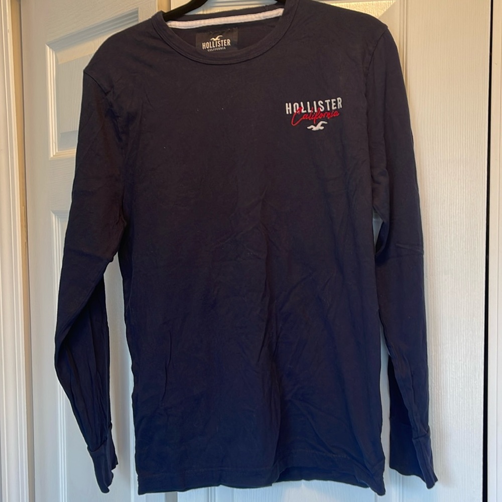 Hollister NWOT men’s navy long sleeve shirt.